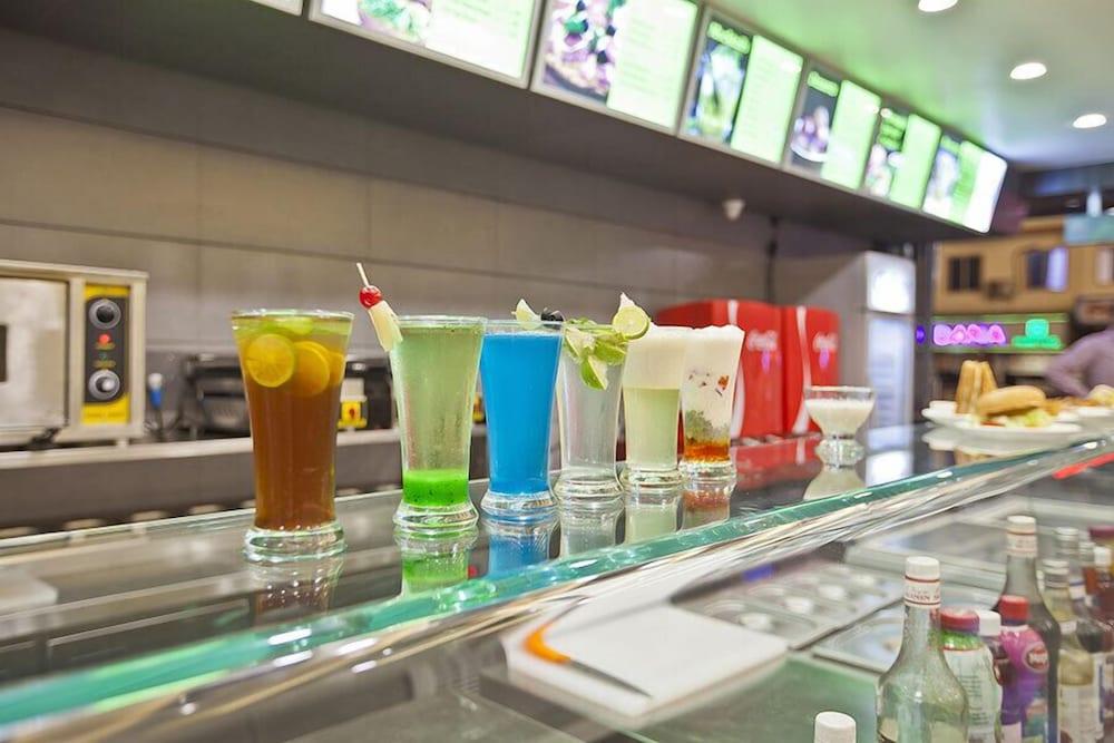 希法特国际酒店 苏拉特 外观 照片