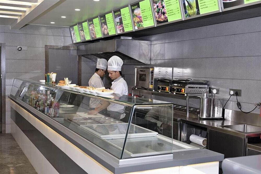 希法特国际酒店 苏拉特 外观 照片